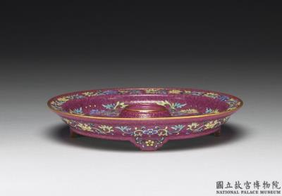 图片[3]-Tray with landscape on red ground in falangcai polychrome enamels, Qing dynasty, Qianlong reign (1736-1795)-China Archive